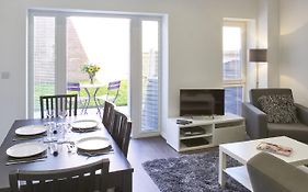 Shortstaymk Campbell Park Serviced Houses, With Free Superfast Wi-Fi, Parking, Sky Sports And Movies